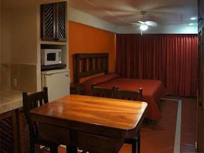 Hotel Punta Melaque Сан-Патрисио-Мелак Экстерьер фото